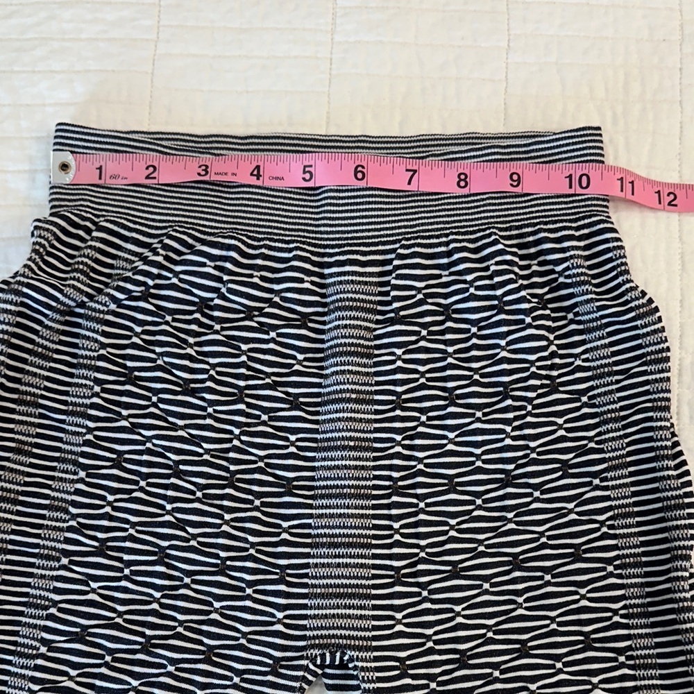 Urban Mango O/S Patterned Tight Black Stripe EUC - Picture 3 of 5